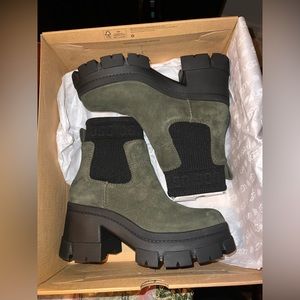 UGG Brooklyn Chelsea boot